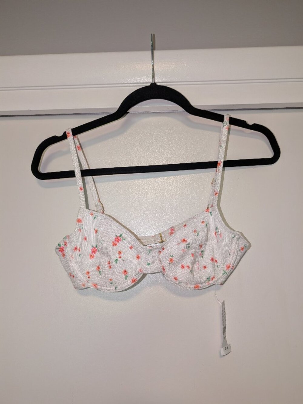 4/$16 ❇️ besos y amor White Underwire Bikini Top